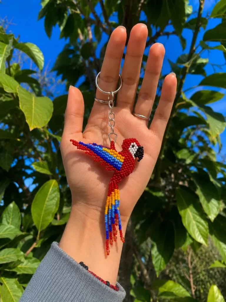 Llaveros colibrí y Guacamaya en Chaquiras - Image 3
